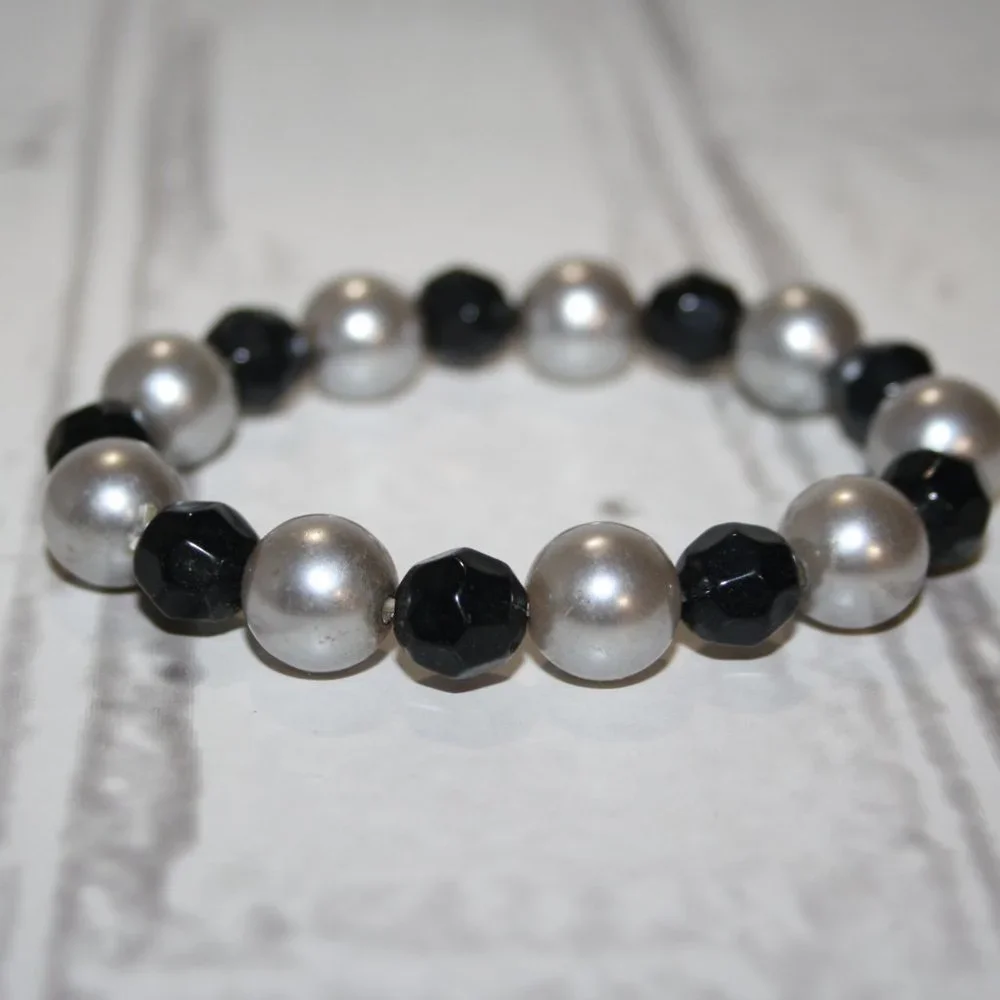 🖤 Gray Pearl & Black Beaded Bracelet · 7